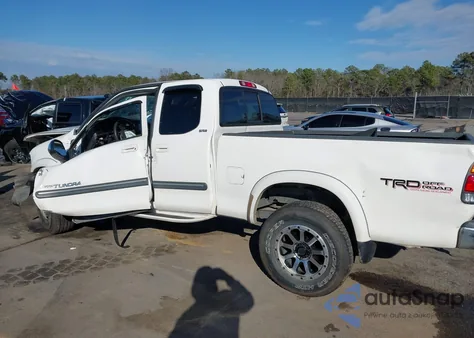 2004 Toyota Tundra Sr5 V8 z USA, uszkodzony, nr VIN 5TBRT34184S454933